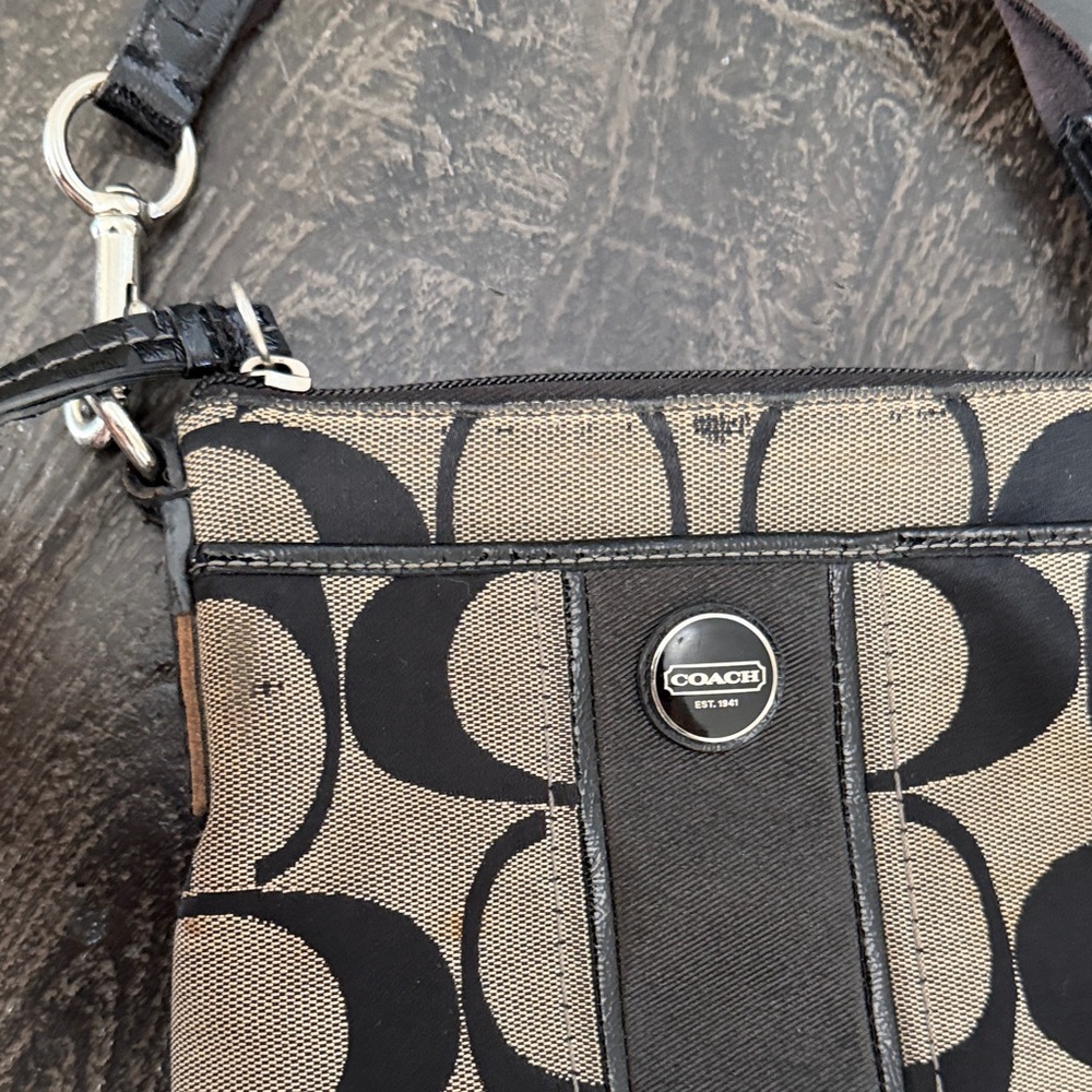 Coach Beige and Black Signature Crossbody Bag - Picture 3 of 9